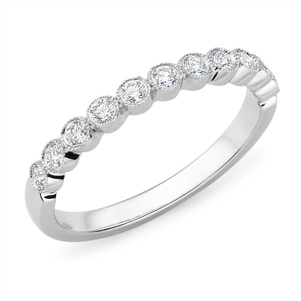 Brilliant cut diamond wedding ring