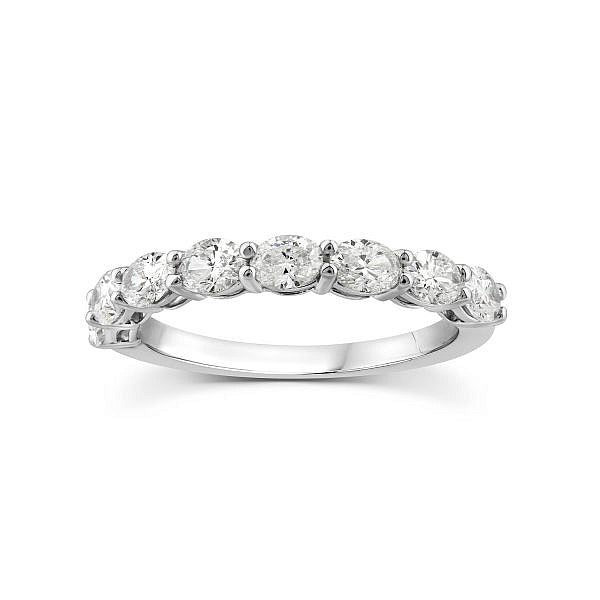 Horizontal oval diamond band
